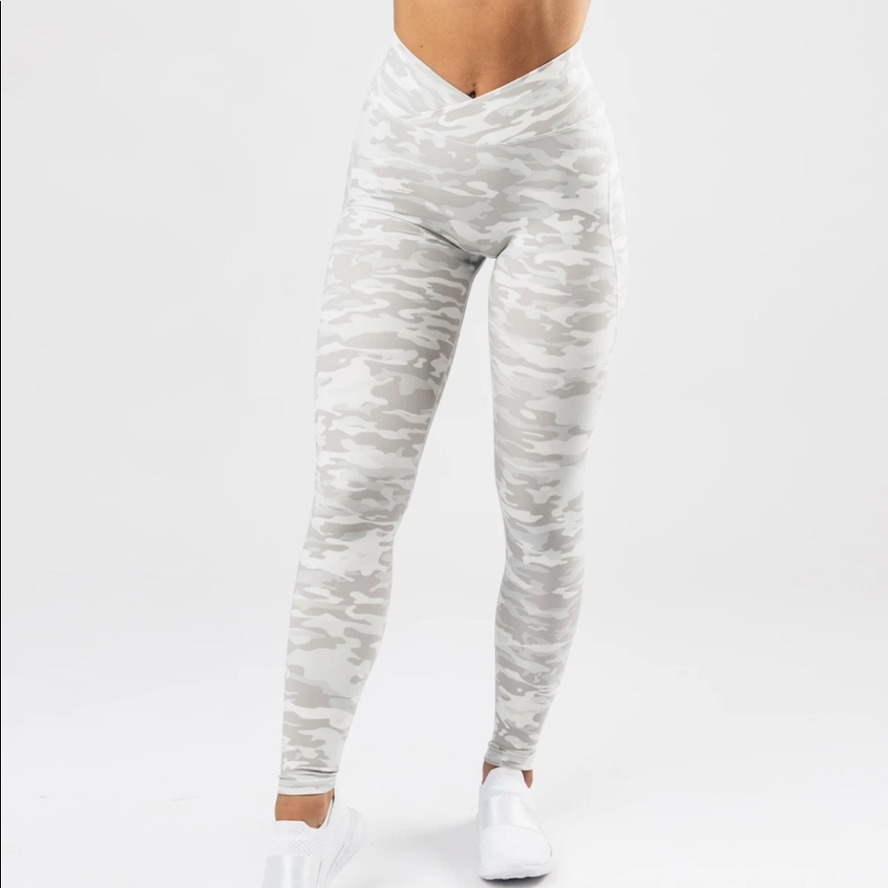 Alphalete camo leggings